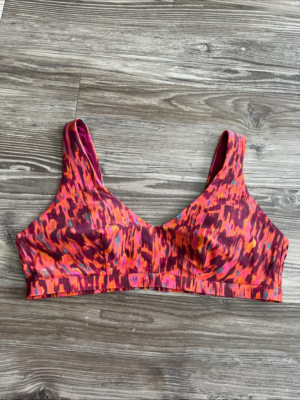 Lululemon Waterside V Swim Top *C/D Cup Harmonize Fluro Pink Multi